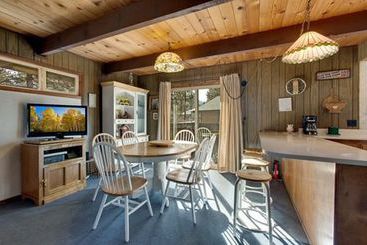 هتل 890 Candlewood Relaxing Tahoe Cabin