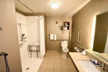 فندق Holiday Inn Express & Suites Plymouth Ann Arbor Area, An Ihg