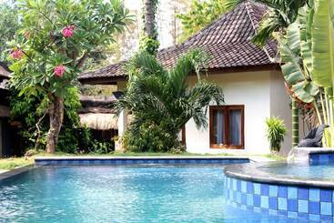 هتل Kuta Cove
