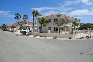 Landslake Apartments