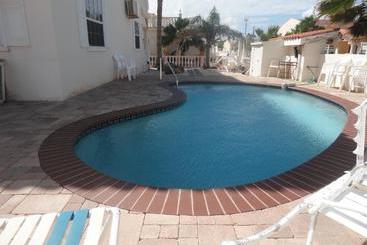 آپارتمانهای توریستها Landslake Apartments