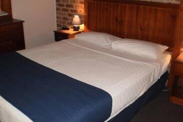 汽车旅馆  Lake Haven Motor Inn