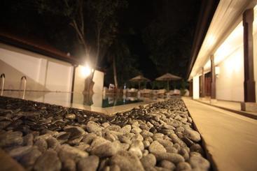 هتل The Secret Kandy