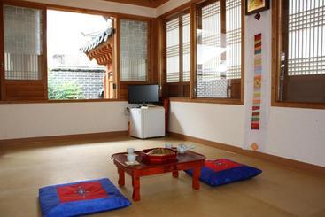膳宿费 Jeonju Hanok Maeul Hongran Mideok Hanok