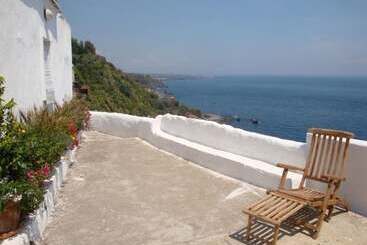 آپارتمانهای توریستها Come In Sicily La Pietra Monaca