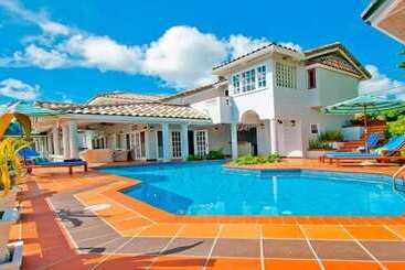 آپارتمانهای توریستها Orchard Bay Villa