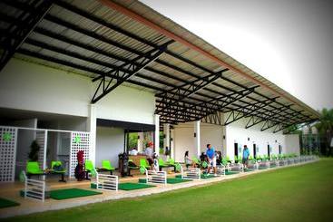 هتل Palm Driving Range & Resort