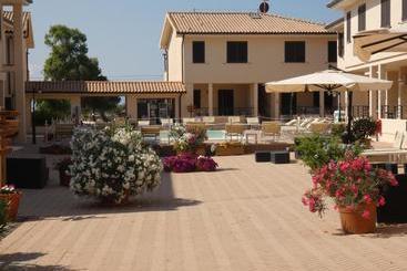 هتل Residence Talamone Il Poderino