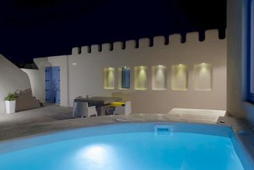 Villas Luna Santorini Suites