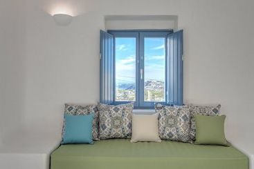 Luna Santorini Suites