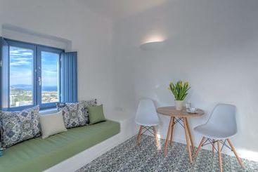 Luna Santorini Suites