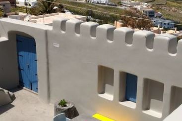 Luna Santorini Suites
