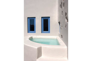Luna Santorini Suites