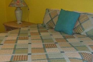 Eldemire's Tropical Island Inn