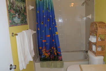Eldemire's Tropical Island Inn