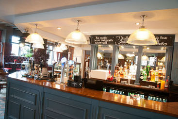 هتل Huckleberrys Bar And Grill