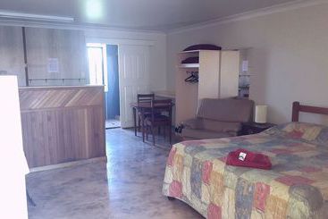 مُتل Bronco Motor Inn