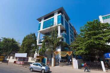 בית מלון כפרי Satkar Grande