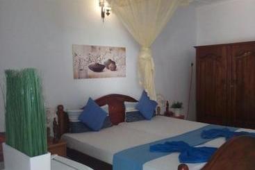 پانسیون Embiente Guest House