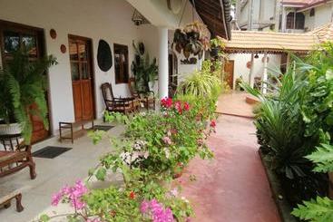 پانسیون Embiente Guest House