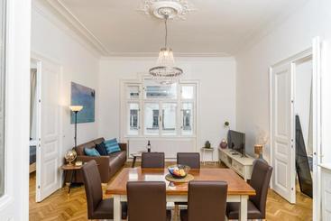 Senator Suite Stephansplatz By Welcome2vienna