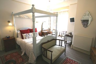 تختخواب و صبحانه Glencree House