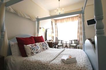 تختخواب و صبحانه Glencree House