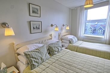 تختخواب و صبحانه Glencree House
