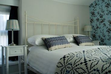 هتل The Four Poster