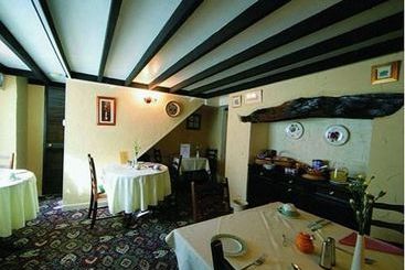 هتل The Four Poster