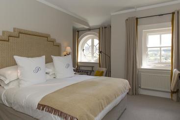 هتل The Painswick