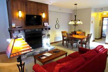 هتل Tremblant Les Eaux By Les Suites