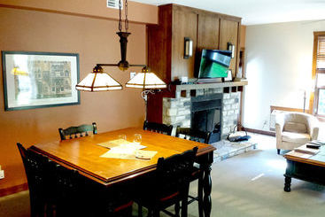 هتل Tremblant Les Eaux By Les Suites