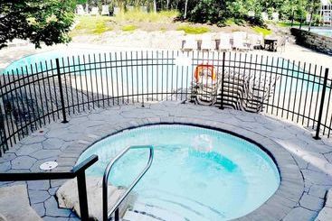 هتل Tremblant Les Eaux By Les Suites