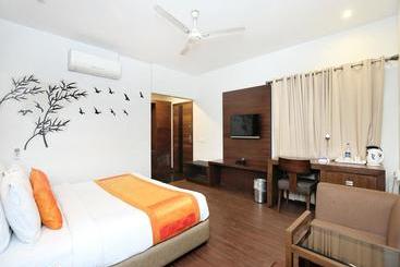 هتل ZO Rooms Iconic Panchkula Sector 11