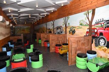 هتل ZO Rooms Iconic Panchkula Sector 11