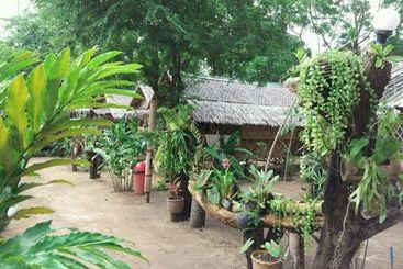 Jackie Bamboo House - Hostel