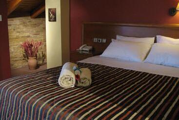 בית מלון כפרי Prigipikon Suites And Sofites