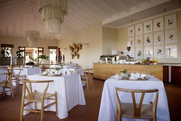 هتل Acacia Farm Lodge
