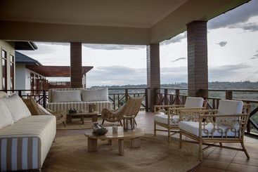 هتل Acacia Farm Lodge