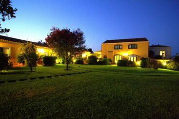 کلبه Torre Archirafi Resort