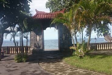 هتل Batu Bolong Cottages
