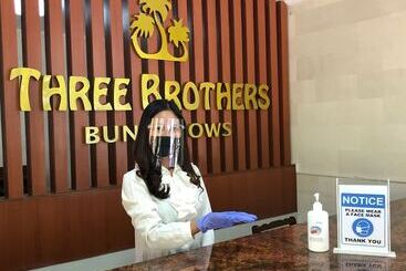 Отель Three Brothers Bungalows & Villas