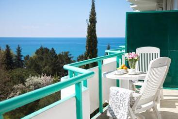 هتل Znanie Health Resort