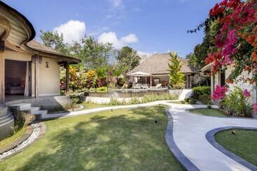 آپارتمانهای توریستها Akilea Luxury Villas