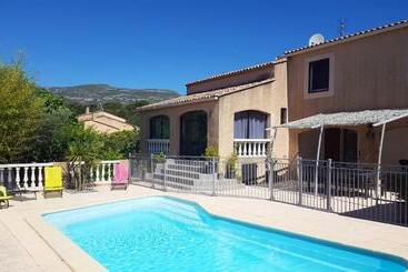 ベッドアンドブレックファースト La Châteaude