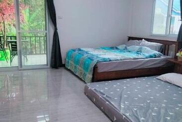 پانسیون Baan Namthip Homestay Trang บ้านน้าทิพย์ โฮมสเตย์ตรัง
