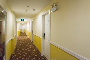 هتل Home Inn Shanghai The Bund Chenghuang Temple