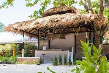 هتل Phi Phi Nice Beach Resort