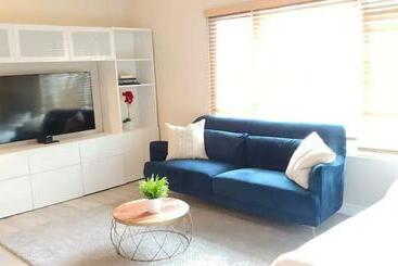 住宿加早餐  Bright And Modern Room With City Views